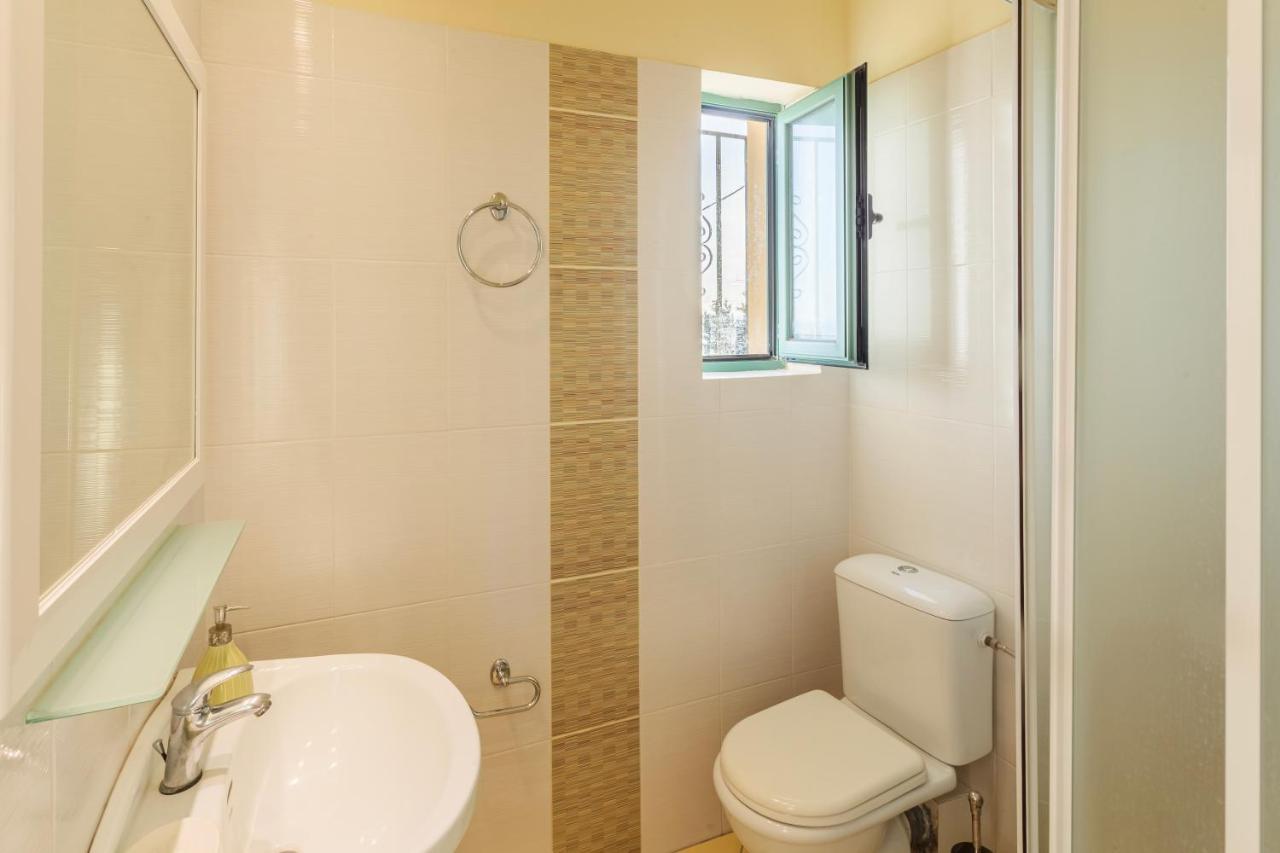 Lavender Garden Retreat - Secluded Seaside Getaway Apartment Kotronion  Bagian luar foto